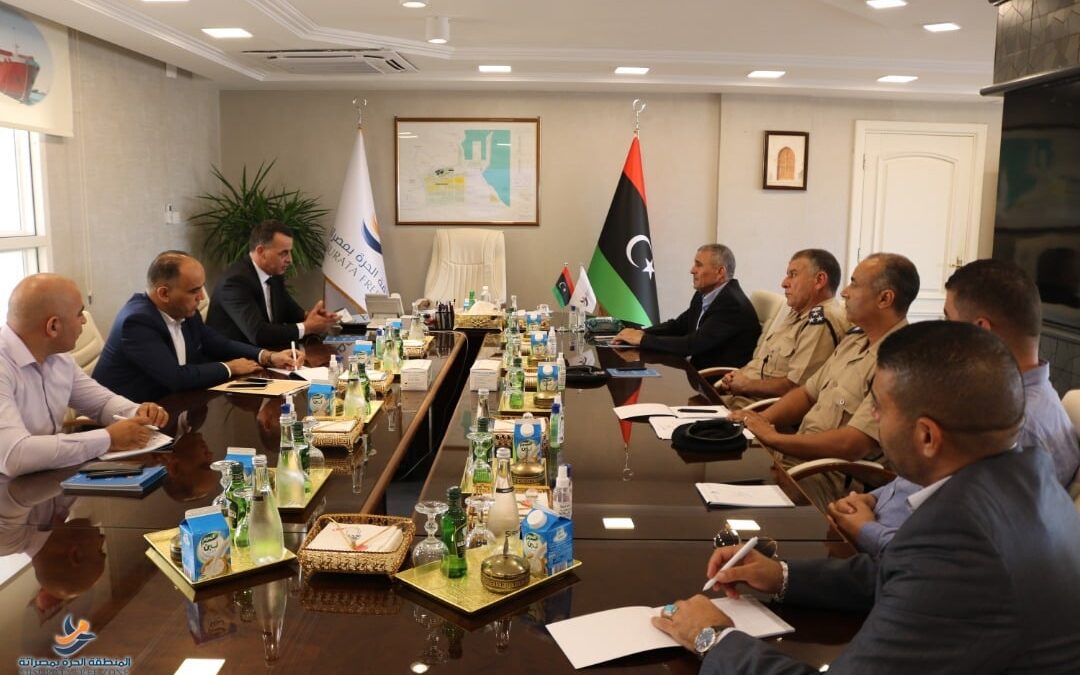 The meeting of the Chairman of the Management Committee, accompanied by the Director General, with the Head of Passports, Nationality and Foreigners Affairs and the Head of the Free Zone Passports Branch, in the presence of the Director of the Free Zone Office